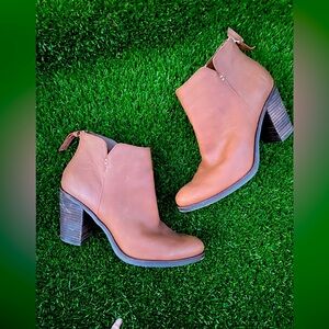 BP Learher cowboy bootie short heel back zip 9 Brown worn twice
